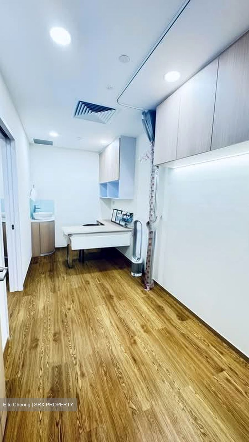 Gleneagles Hospital (D10), Retail #593496081